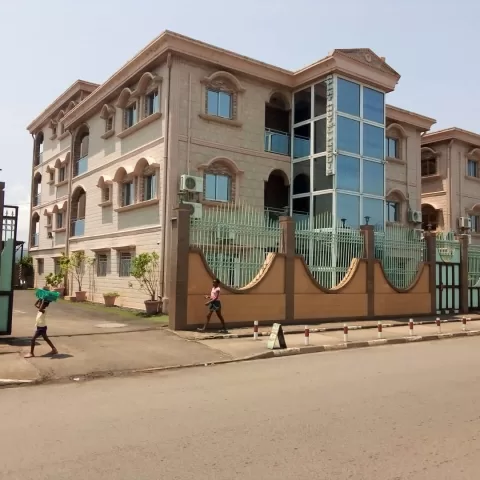 Apartahotel Preguis